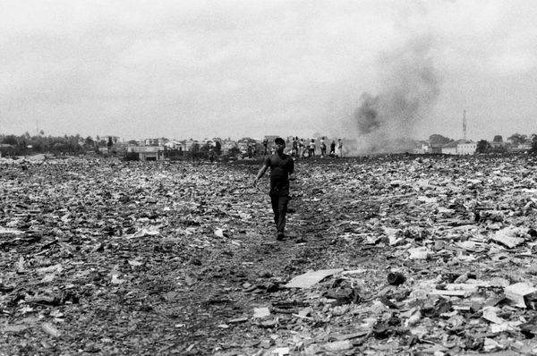 © carolina rapezzi - Accra, Agbogbloshie. A worker leaving from one of the burning areas of the filed.