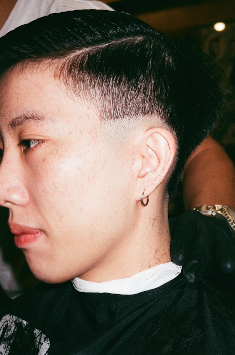 © Yu Hsuan Chang - G-Book:  Phoenix's hair cut. The girl who cut her hair only takes her 20 mins.