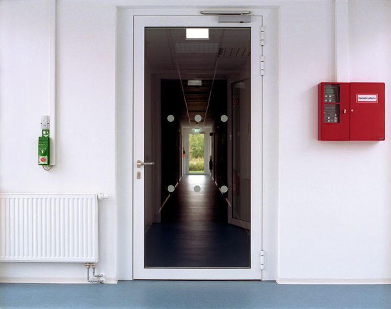 © Sibylle Fendt - View into the living space of the Migration Detention Centre at the Berlin airport.