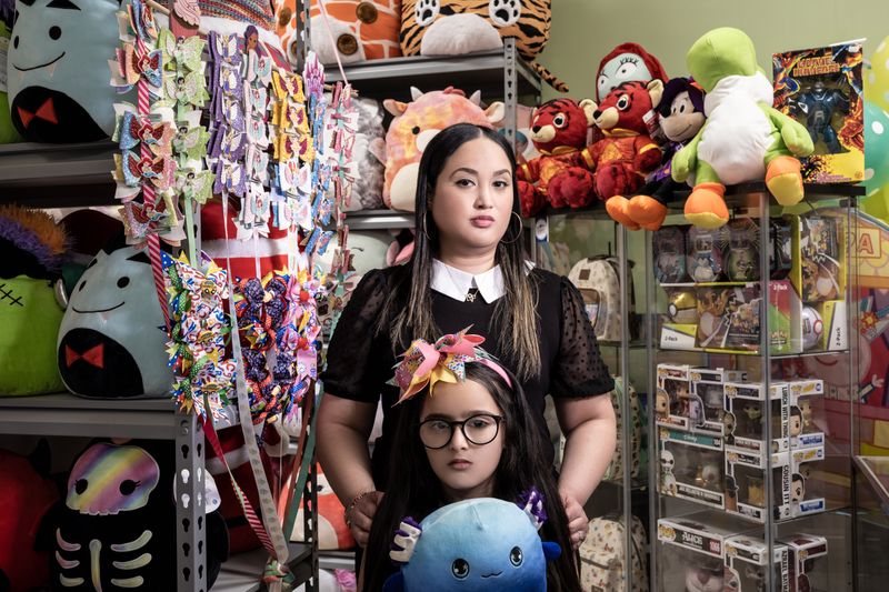 © Jonathan Michael Castillo - Erika and Debby, A Plus Items and More, Chicago (Kilbourn Park) - 2022