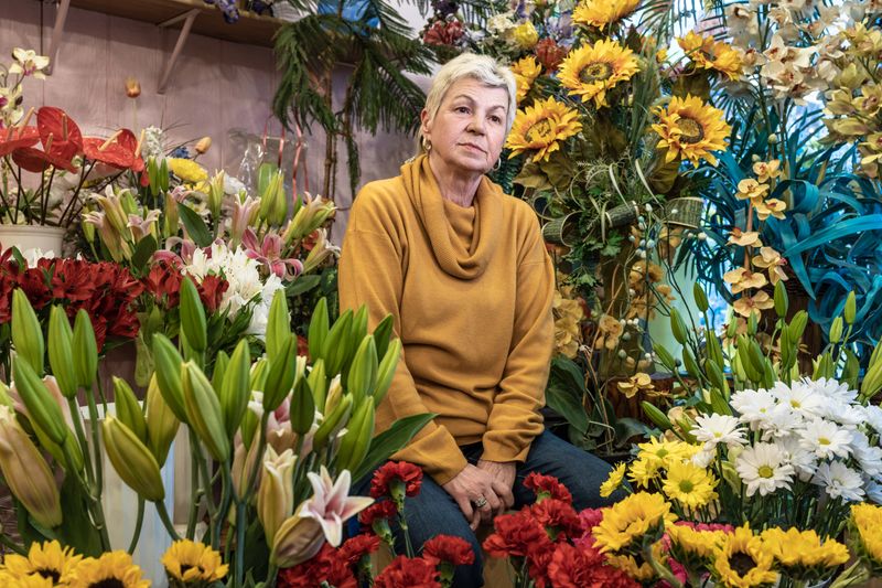 © Jonathan Michael Castillo - Stanislawa, Szarotka Flowers, Chicago (Avondale) - 2022