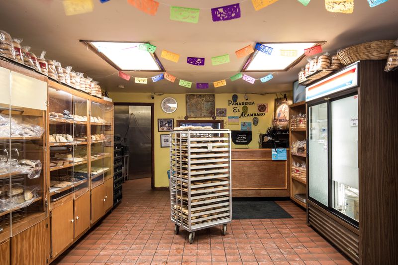 © Jonathan Michael Castillo - Panaderia El Acambaro, Chicago (Pilsen) #1 - 2018