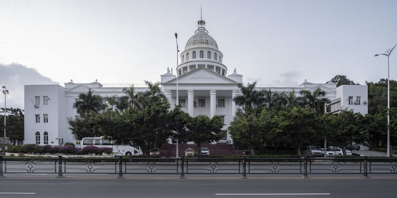 © WU GUOYONG - Image from the China's "White House" photography project