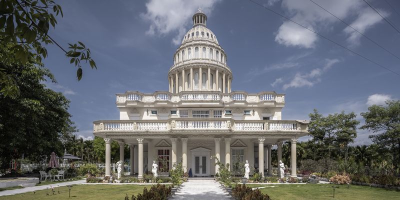 © WU GUOYONG - Image from the China's "White House" photography project