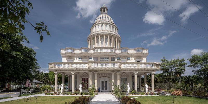 © WU GUOYONG - Image from the China's "White House" photography project