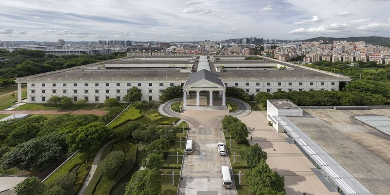 © WU GUOYONG - Image from the China's "White House" photography project