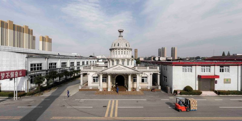 © WU GUOYONG - Image from the China's "White House" photography project