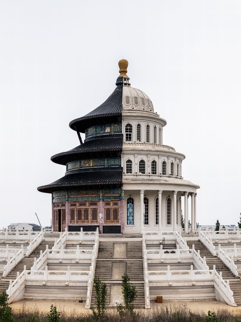 © WU GUOYONG - Image from the China's "White House" photography project