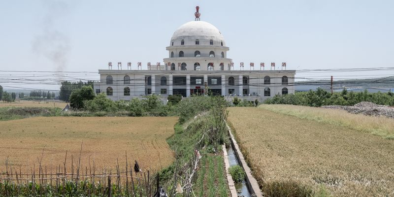 © WU GUOYONG - Image from the China's "White House" photography project