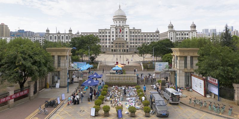 © WU GUOYONG - Image from the China's "White House" photography project