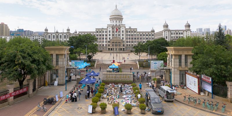 © WU GUOYONG - Image from the China's "White House" photography project