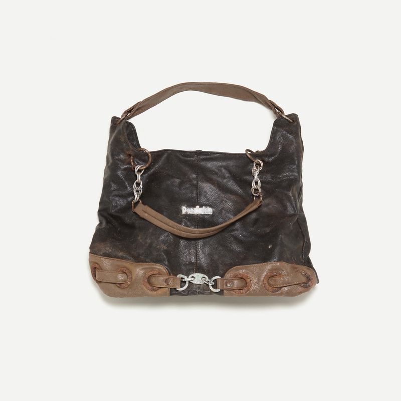 © Gianni Cipriano - Woman purse left on a vessel that carried refugees across the Mediterranean Sea”. Sicily, 2015