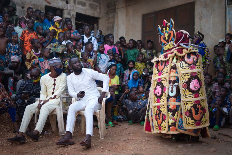 © Paola Chapdelaine - A revenant is speaking to atteendants of the ceremony.