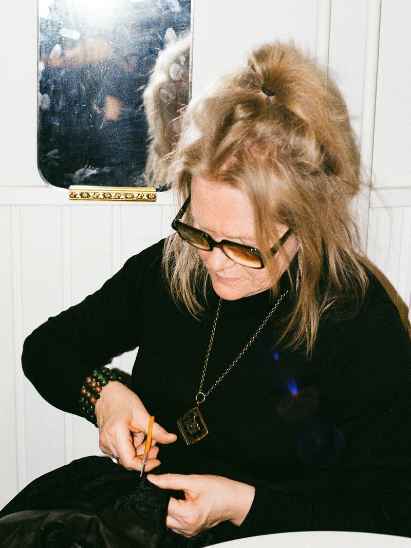 © Lydia Toivanen - Mama Fixing My Jacket with Nail Scissors, 2024