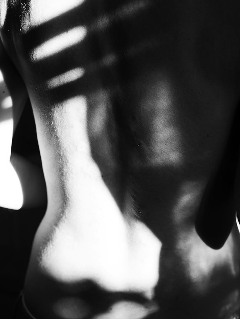 © Lika Brutyan - Image from the Bees' Last Dance photography project