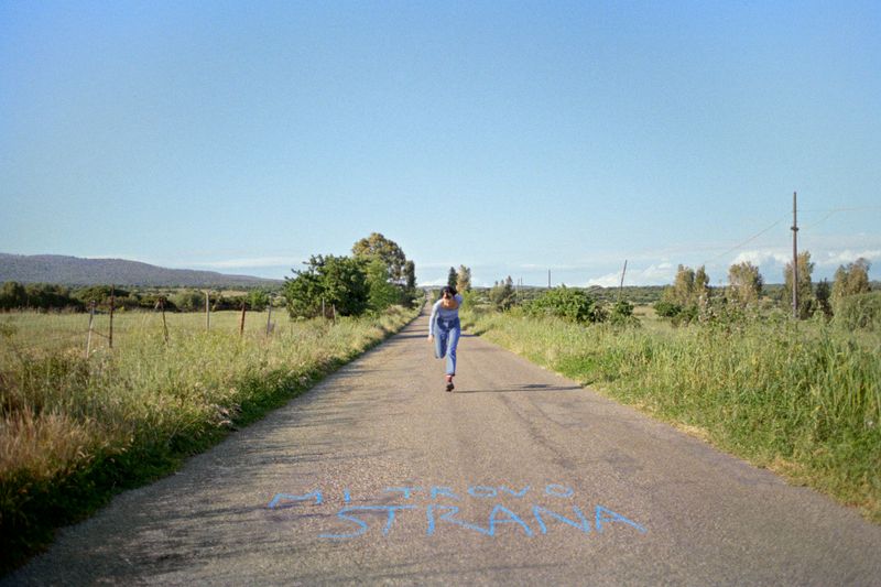 © Karla Hiraldo Voleau - Mi Trovo Strana. 2024