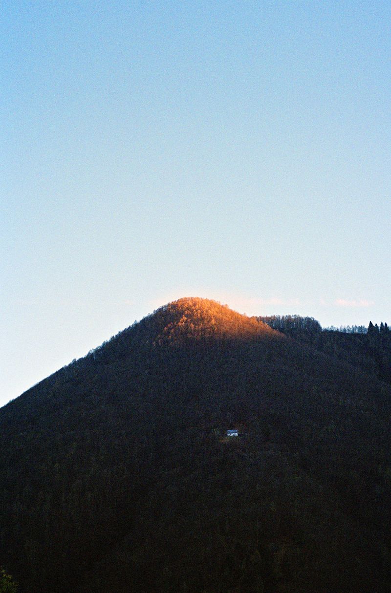 © Karla Hiraldo Voleau - Ticino. Nipple. 2024.