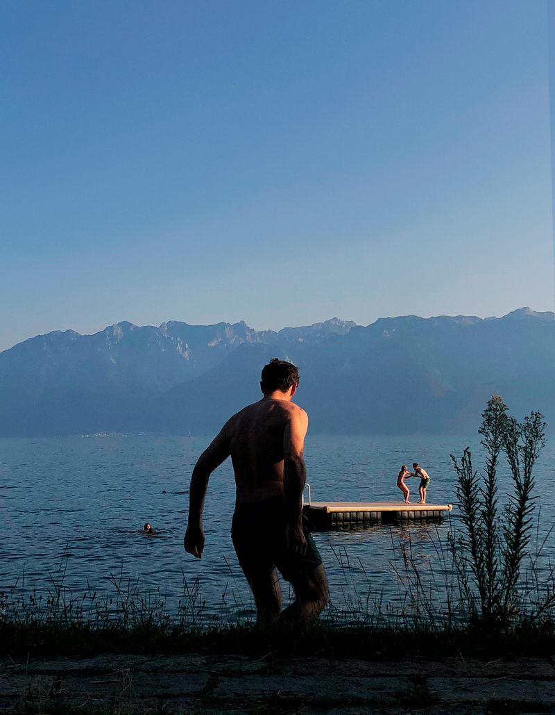 © Karla Hiraldo Voleau - As I watch X enter the water on a sunny holiday together, a couple in the background is fighting.