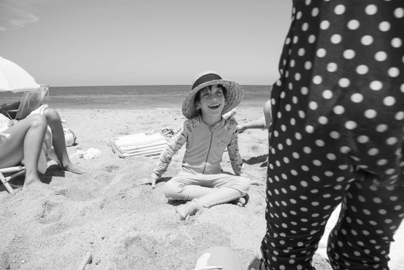 © Madelaine Ekserciyan - Indio is watching Ummi making a dance choreography.