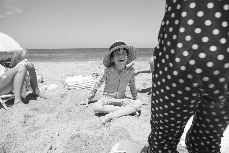 © Madelaine Ekserciyan - Indio is watching Ummi making a dance choreography.