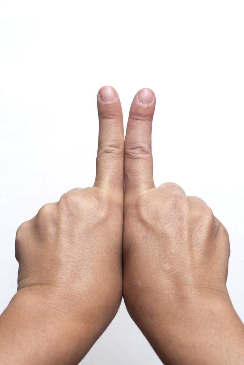 © Madelaine Ekserciyan - Two fingers