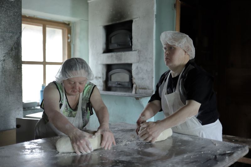 © Mary Gelman - Tanya and Minya were making a bread in a bakery
