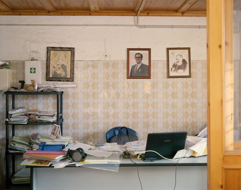 © Murray Ballard - Olive press office, Cocumola, Salento, February 2023