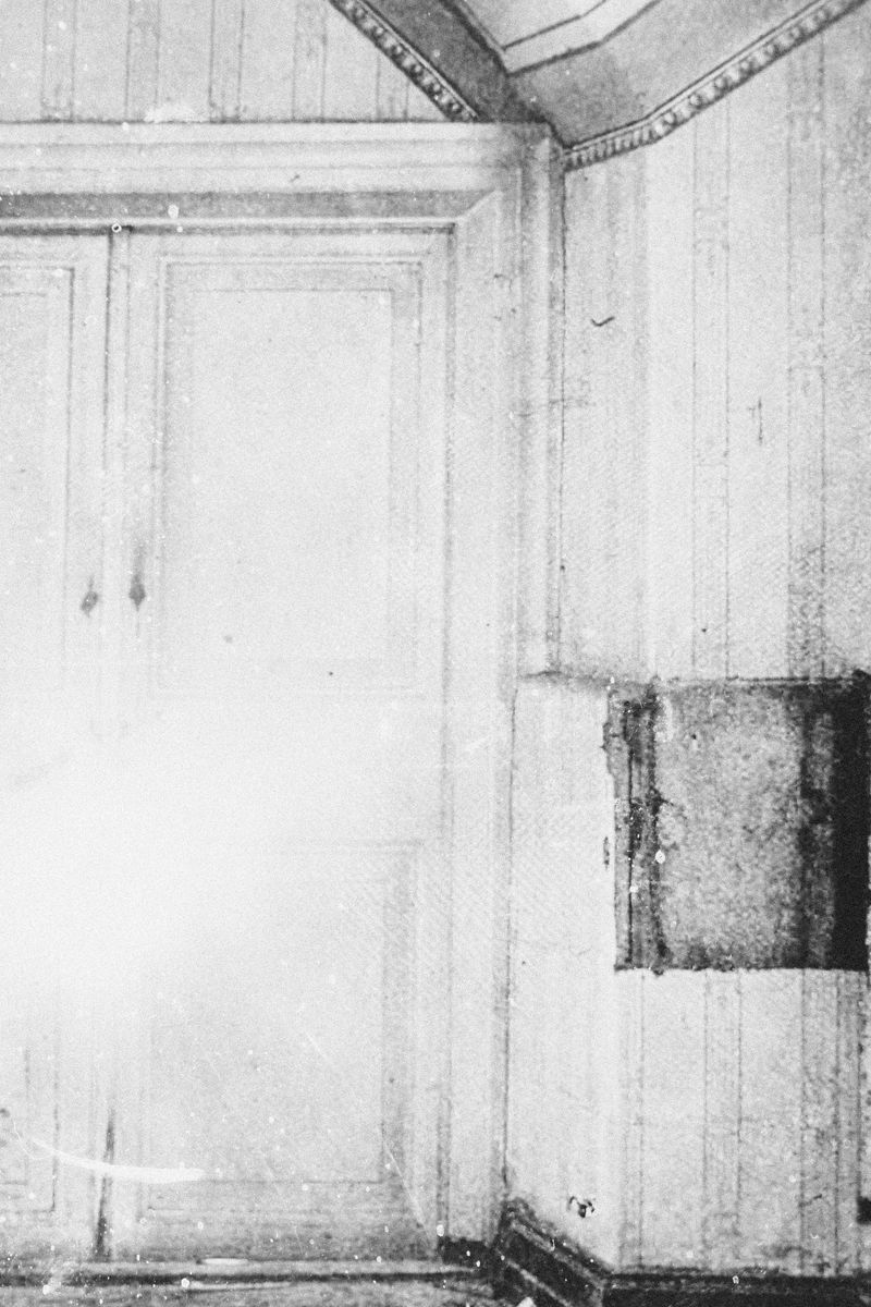 © Sophie Gabrielle - Image from the Worry For The Fruit The Birds Won't Eat photography project