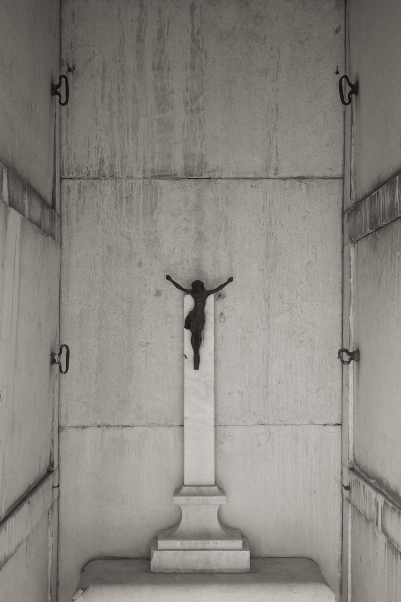 © Alex Llovet - At the family burial place