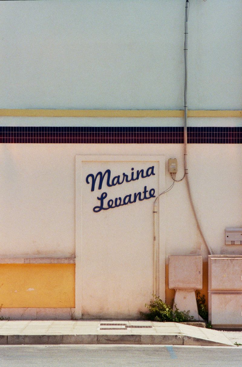 © Lina Ardila - Image from the Estate Spiaggia Sale Sole photography project
