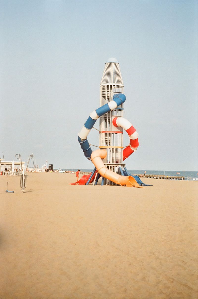 © Lina Ardila - Image from the Estate Spiaggia Sale Sole photography project
