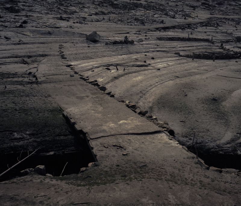 © Carlos Folgoso Sueiro - Image from the Alén do lago photography project