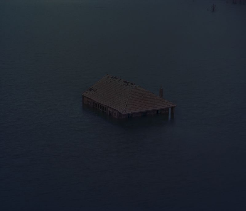 © Carlos Folgoso Sueiro - Image from the Alén do lago photography project