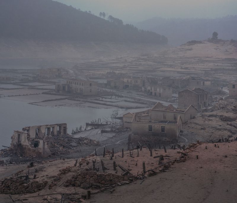 © Carlos Folgoso Sueiro - Image from the Alén do lago photography project