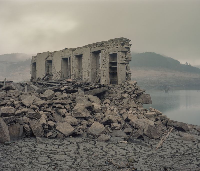 © Carlos Folgoso Sueiro - Image from the Alén do lago photography project