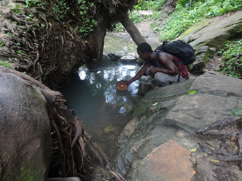 © Christopher FON ACHOBANG - Scooping drinking water at Alum Upkack, Cameroons