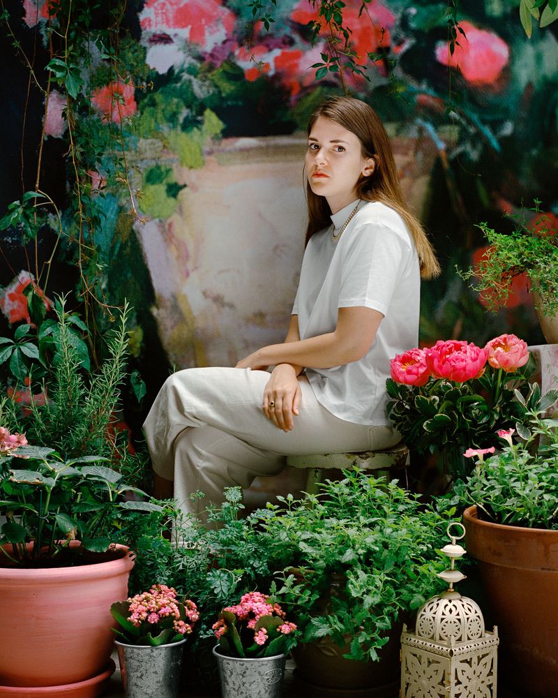© Marisa Portolese - Tess Roby, c-print, 40 x 50 inches, 2018