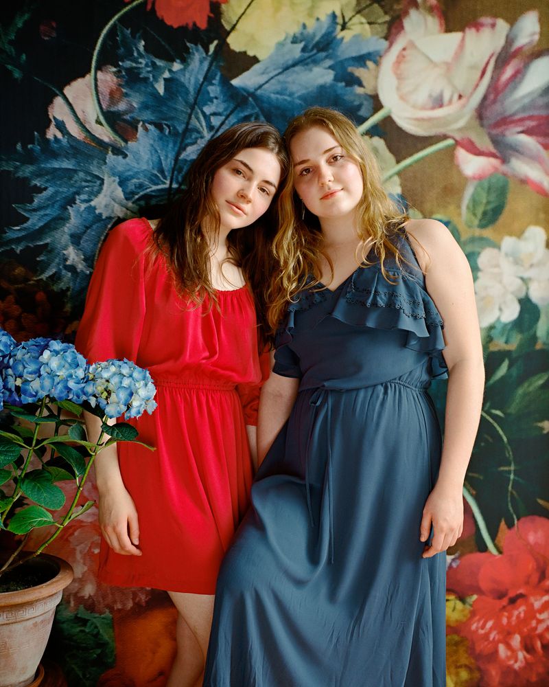 © Marisa Portolese - Gabrielle Béland & Selina Disera, c-print, 40 x 50 inches, 2018
