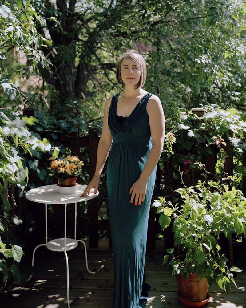 © Marisa Portolese - Belle de Jour III-Cynthia, c-print, 40 x 50 inches, 2016