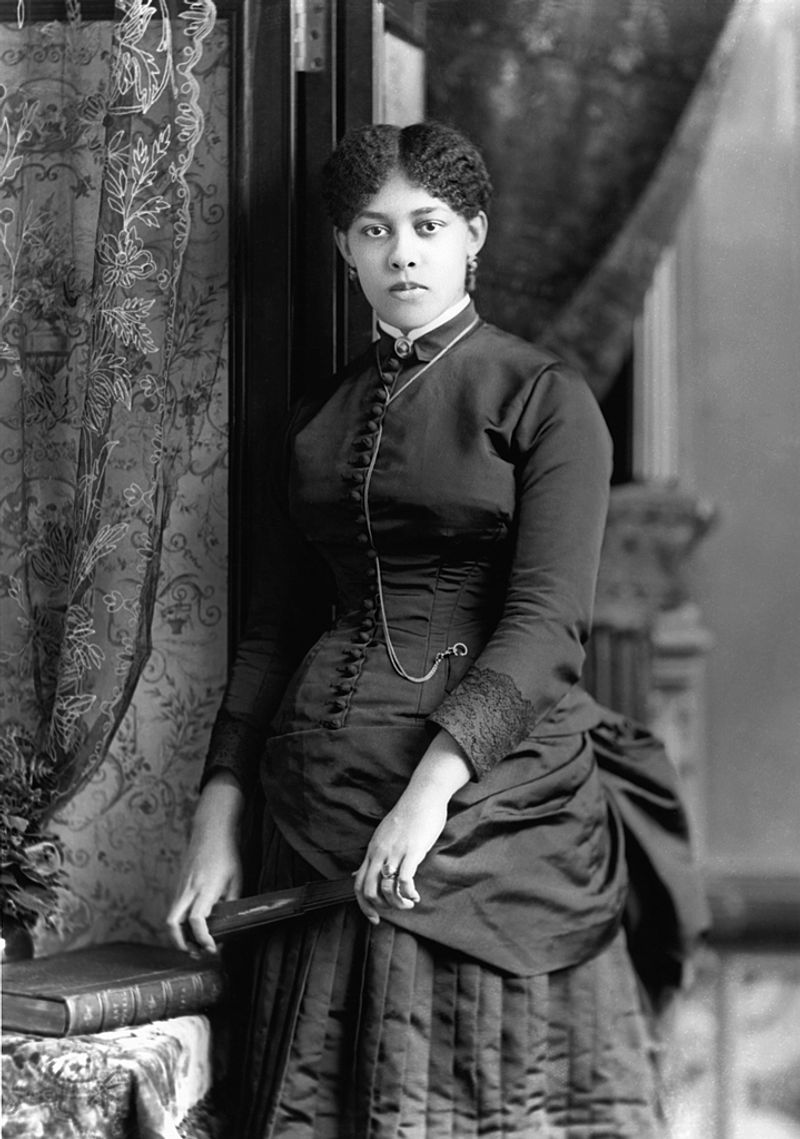 © Marisa Portolese - Miss GuilMartin, Montreal, QC, 1885, Wm.Notman & Son (A duo with Cynthia see above)