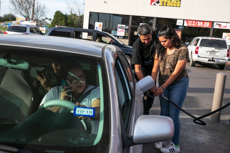 © Ilana Panich-linsman - Image from the VALLEY GIRLS: Coming of Age Along the Border photography project