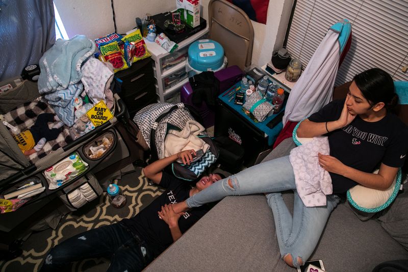 © Ilana Panich-linsman - Image from the VALLEY GIRLS: Coming of Age Along the Border photography project