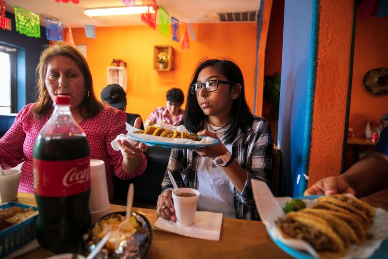 © Ilana Panich-linsman - Image from the VALLEY GIRLS: Coming of Age Along the Border photography project