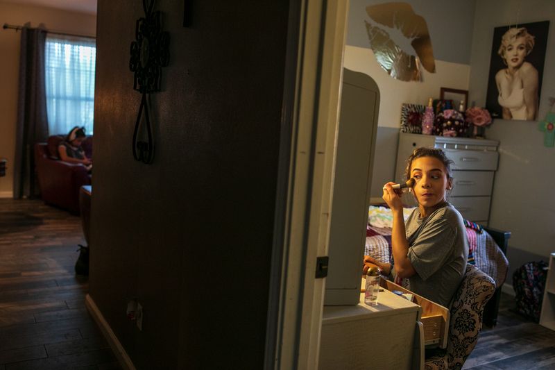 © Ilana Panich-linsman - Image from the VALLEY GIRLS: Coming of Age Along the Border photography project