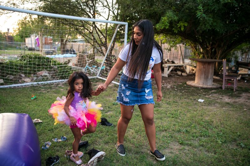 © Ilana Panich-linsman - Image from the VALLEY GIRLS: Coming of Age Along the Border photography project