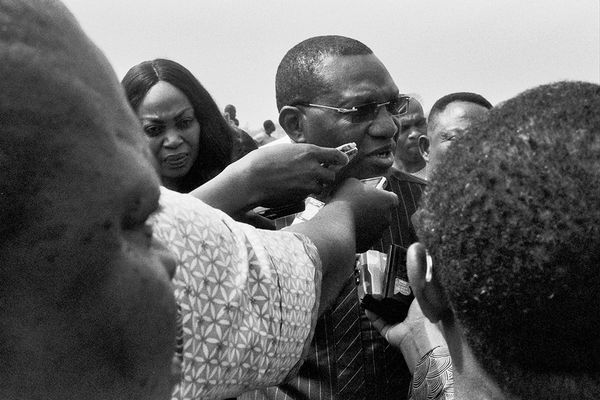 © Onyinye Chi - Behind Every Great Man
