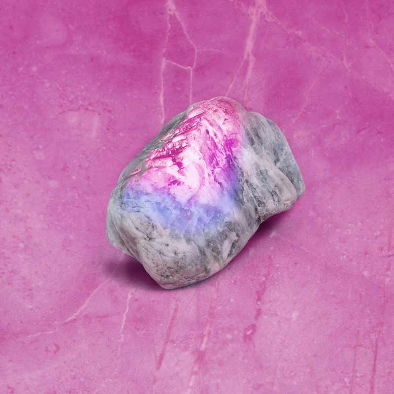 © Noemi Comi - Often to counter the wrath of werewolves, it could prove useful to throw large stones.