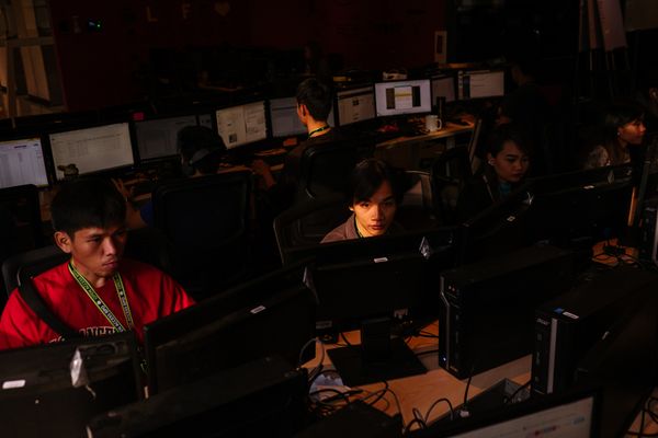 © José Sarmento  Matos - Image from the How Can I help you? -  The faceless life behind call centres. photography project