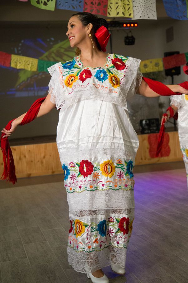 © Elisa Limon - Image from the Ballet Folklorico photography project