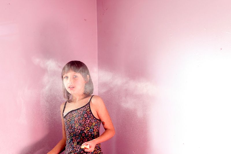© Uno  Yi - Piper Pripps, 9, plays with an air freshener spray.